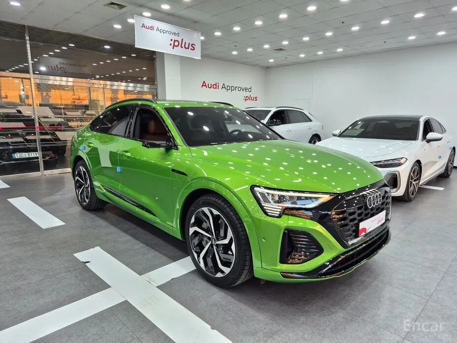 Открыть фотографии: Audi Q8 Sportback e-tron