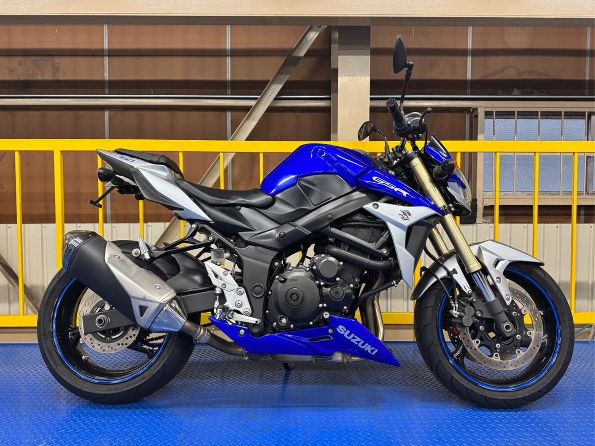 Suzuki GSR 750