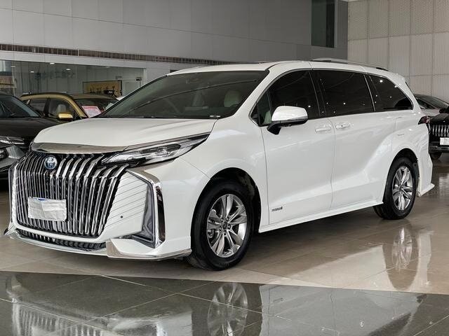 Открыть фотографии: Toyota Sienna IV