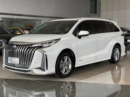 Toyota Sienna IV