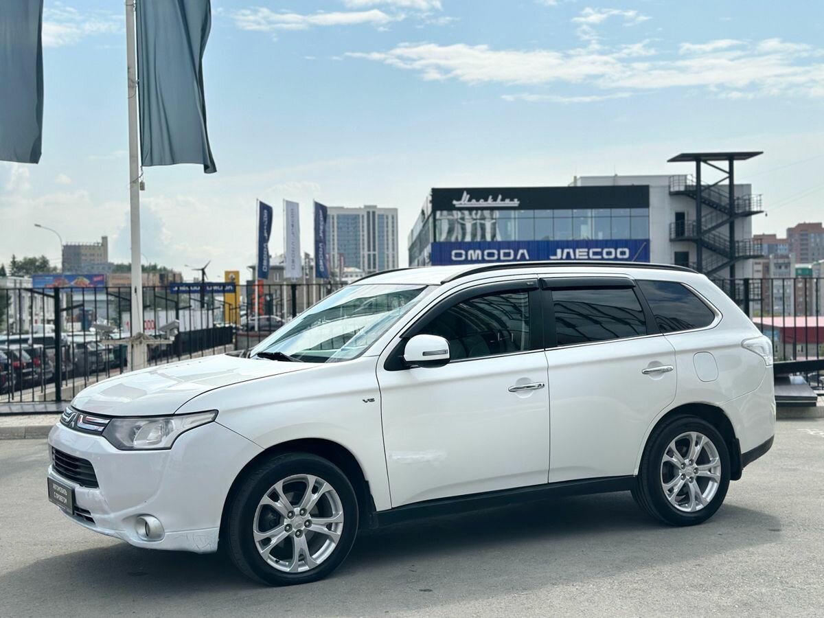 Открыть фотографии: Mitsubishi Outlander III