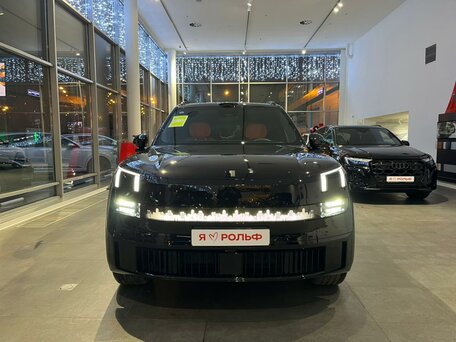 Lynk & Co 900