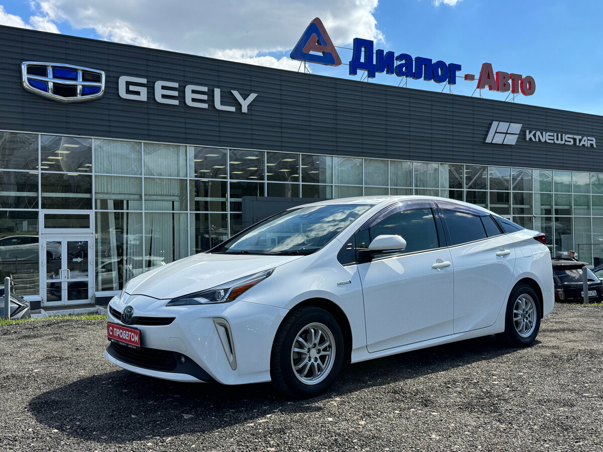 Открыть фотографии: Toyota Prius IV Рестайлинг (XW50)