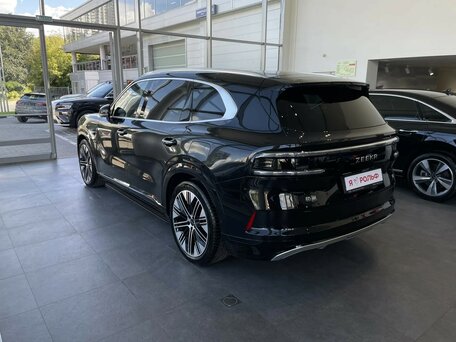 Zeekr 8X