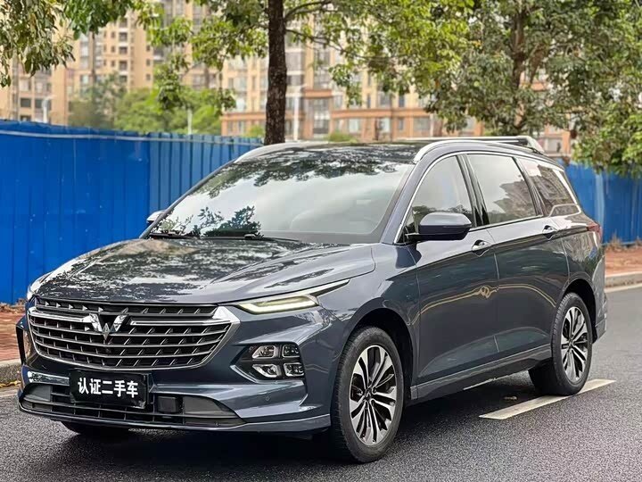 Открыть фотографии: Wuling Victory