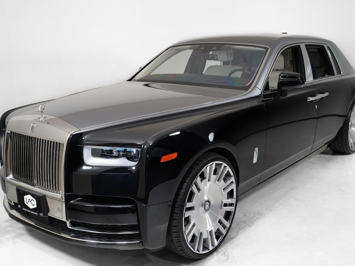 Открыть фотографии: Rolls-Royce Phantom VIII