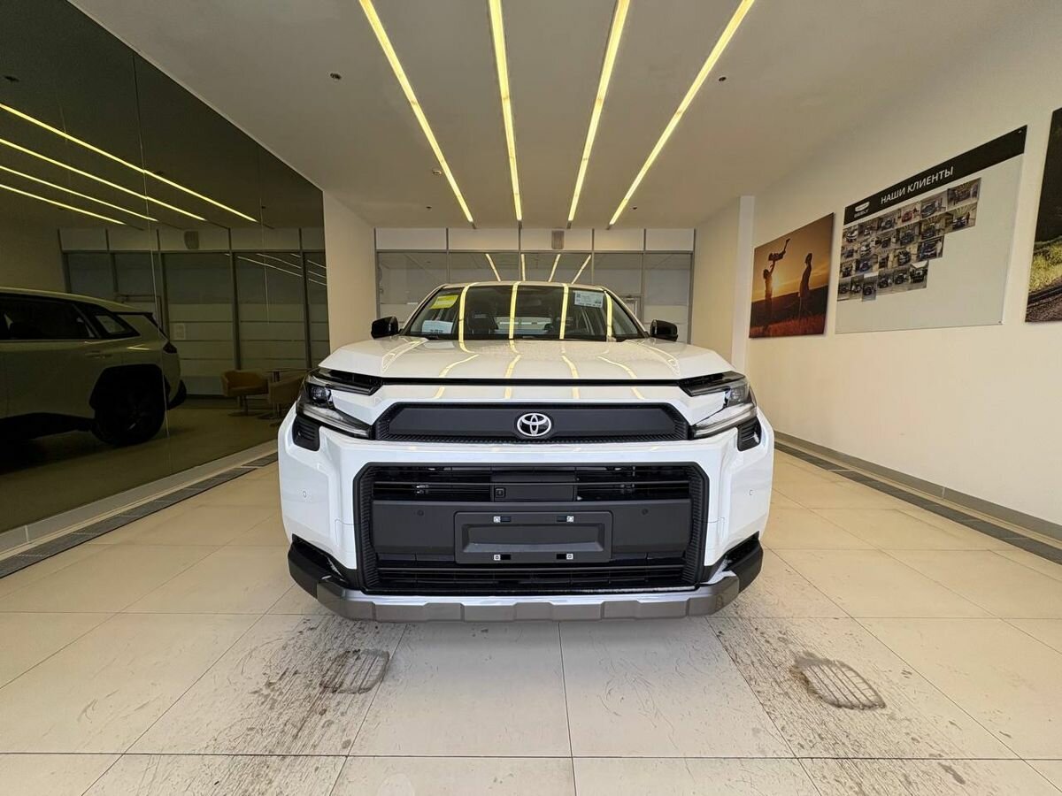 Открыть фотографии: Toyota RAV4 VI (XA60)