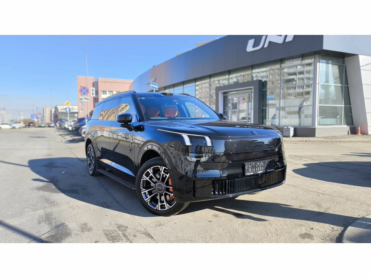 Lynk & Co 900