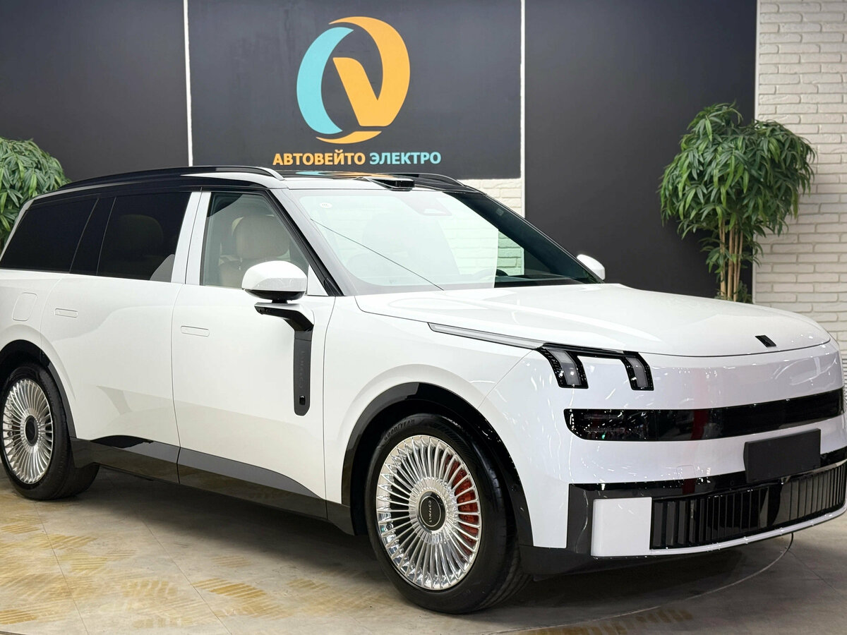 Lynk & Co 900