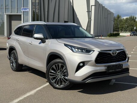 Toyota Highlander IV (XU70)
