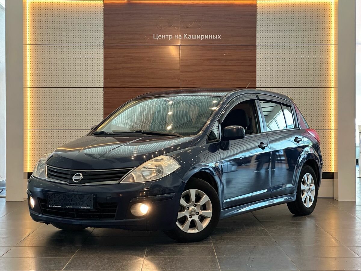 Nissan Tiida I