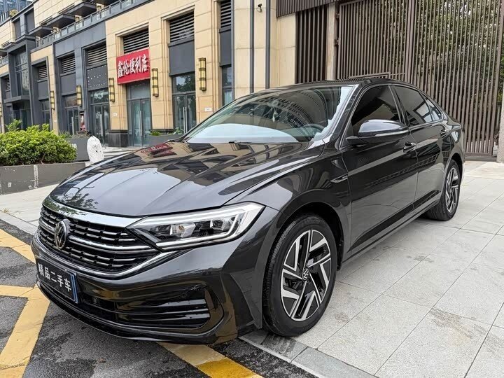 Открыть фотографии: Volkswagen Sagitar III Рестайлинг