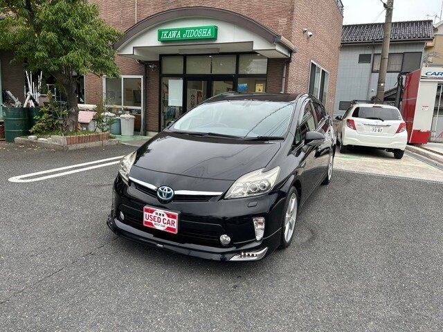 Открыть фотографии: Toyota Prius III Рестайлинг (XW30)
