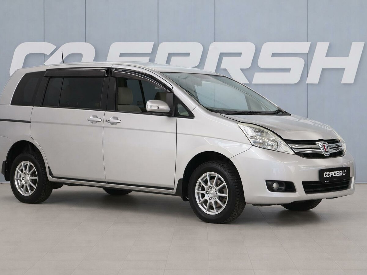 Toyota ISis I Рестайлинг