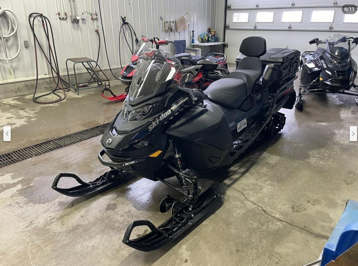 BRP Ski-Doo Expedition 900
