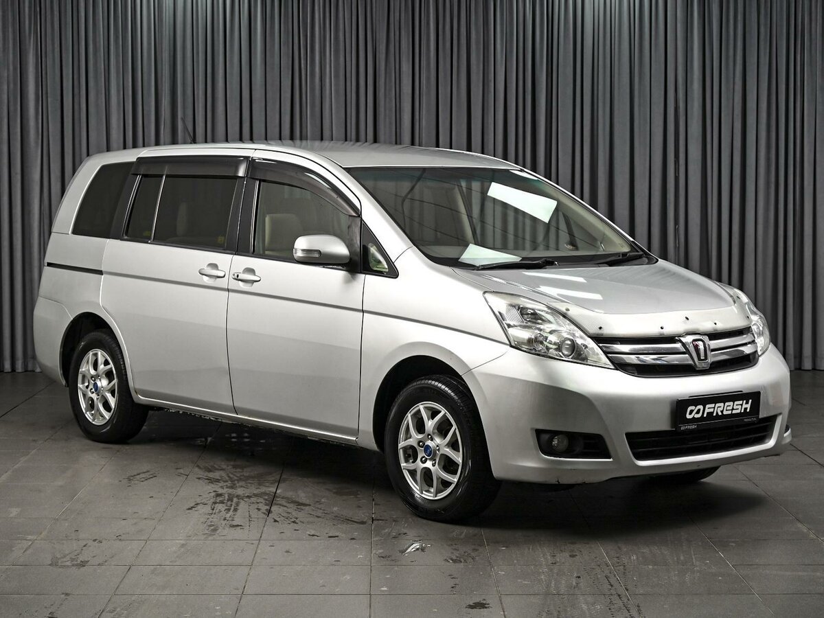 Toyota ISis I Рестайлинг
