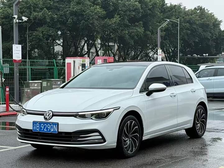 Открыть фотографии: Volkswagen Golf VIII