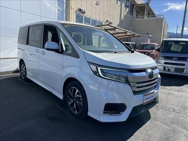 Honda Stepwgn Spada V Рестайлинг