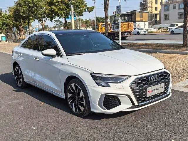 Audi A3 35 TFSI Long IV (8Y)