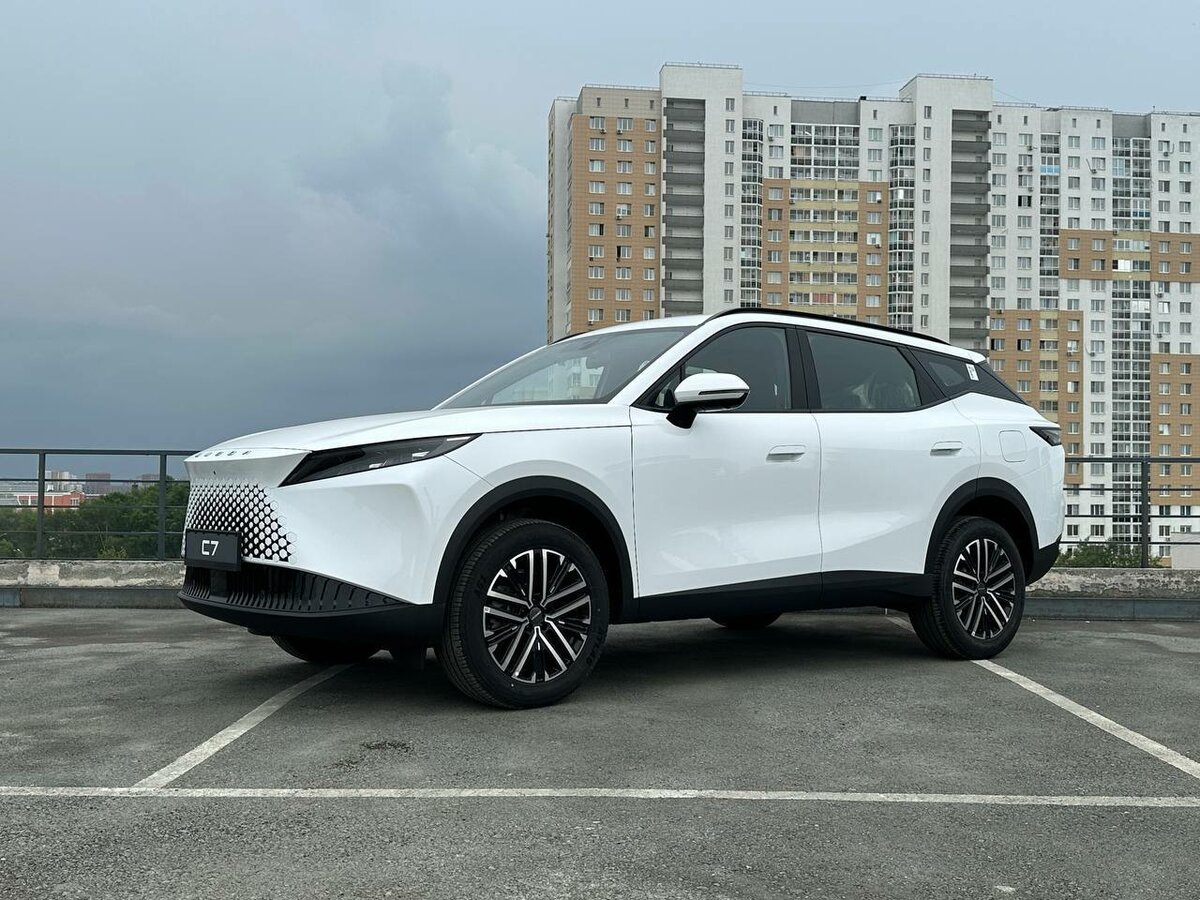 Открыть фотографии: Omoda C7