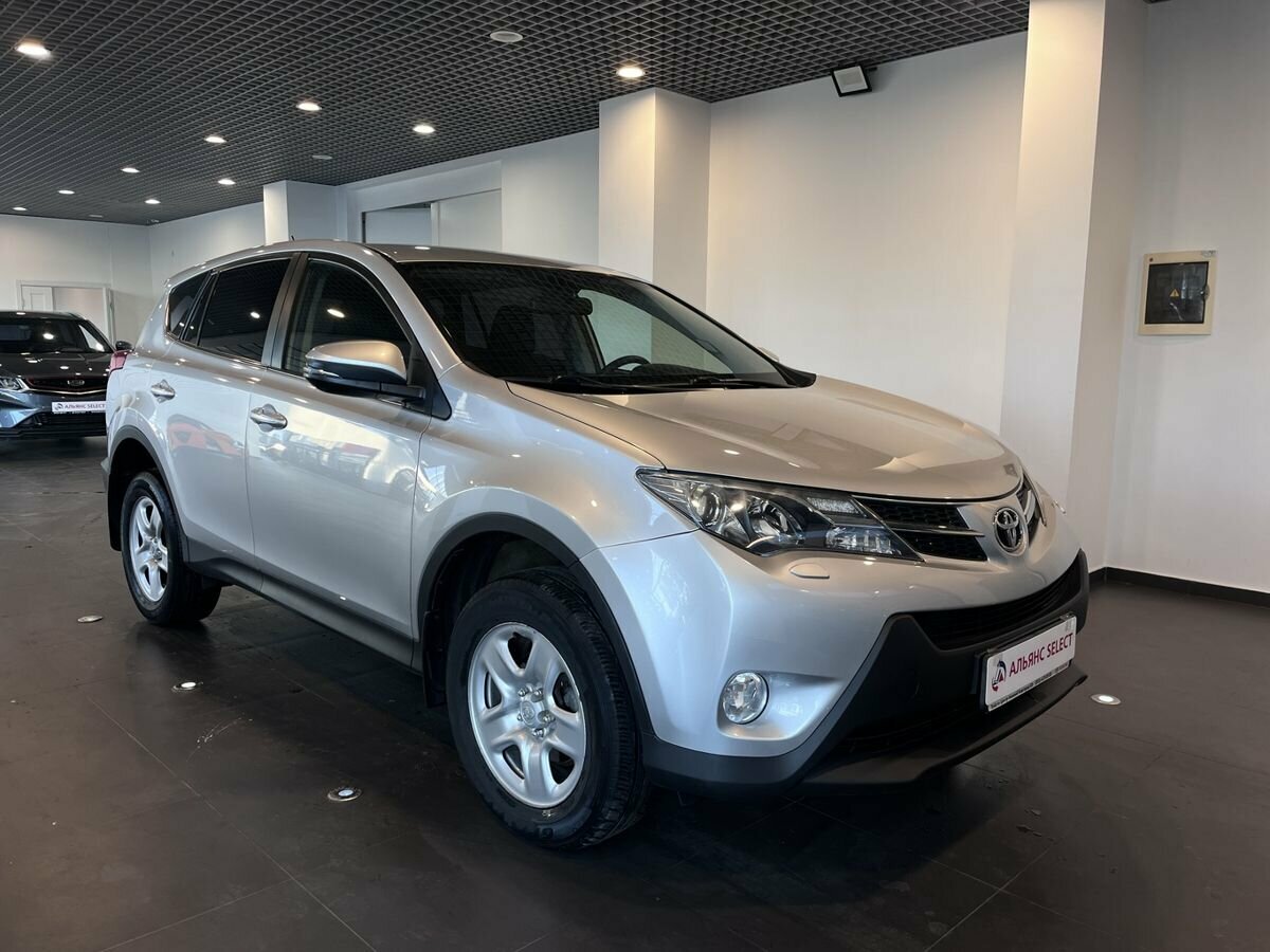 Открыть фотографии: Toyota RAV4 IV (XA40)