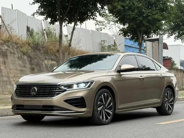 Открыть фотографии: Volkswagen Passat (North America and China) II (China Market) Рестайлинг