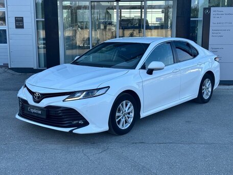 Toyota Camry VIII (XV70)