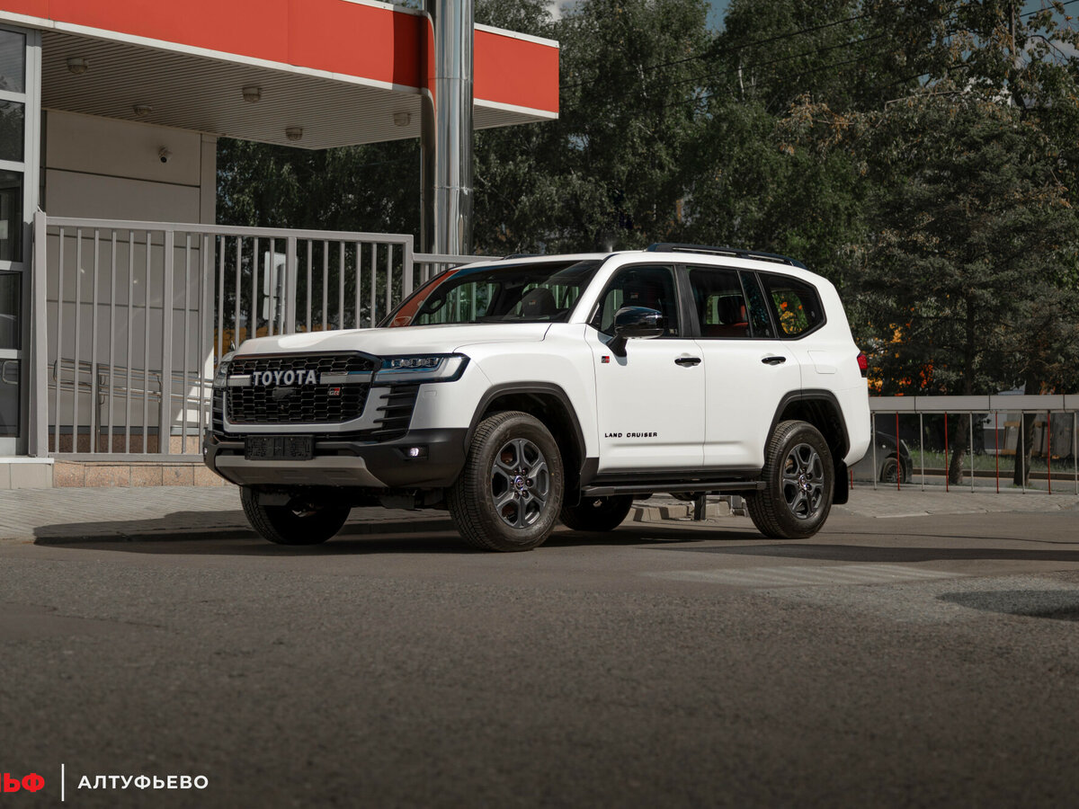 Открыть фотографии: Toyota Land Cruiser 300 Series