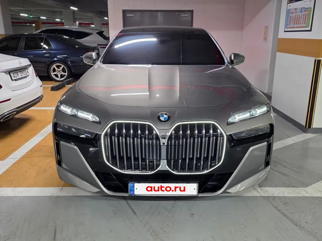 BMW 7 серии VII (G70)