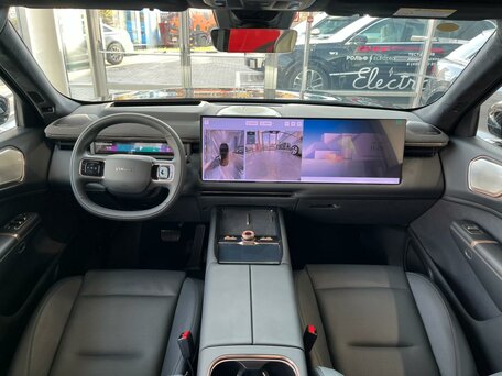 Lynk & Co 900