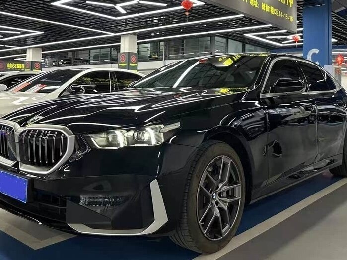 Открыть фотографии: BMW 5 серии VIII (G60/G61/G68)