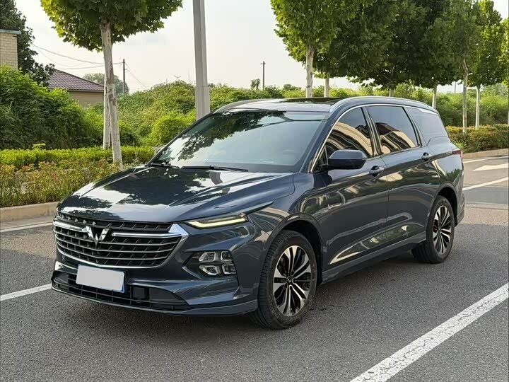 Открыть фотографии: Wuling Victory