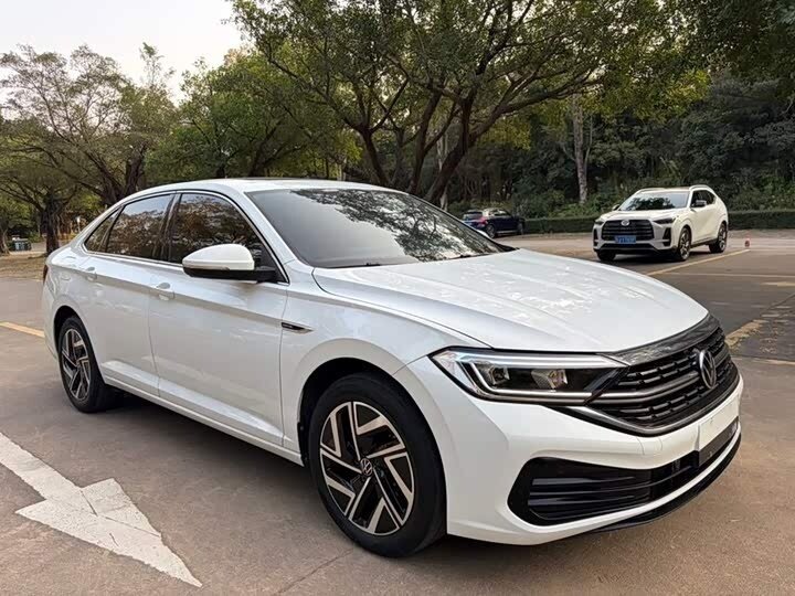 Открыть фотографии: Volkswagen Sagitar III Рестайлинг