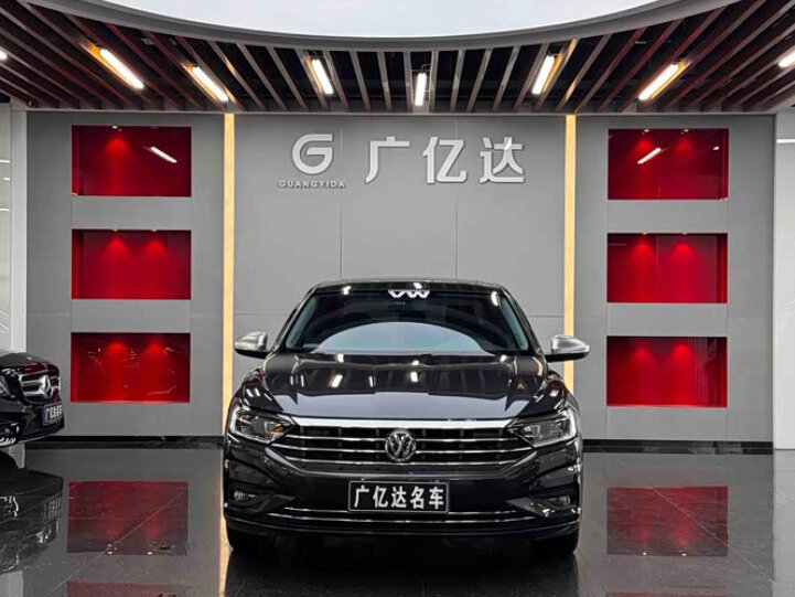 Открыть фотографии: Volkswagen Sagitar III Рестайлинг