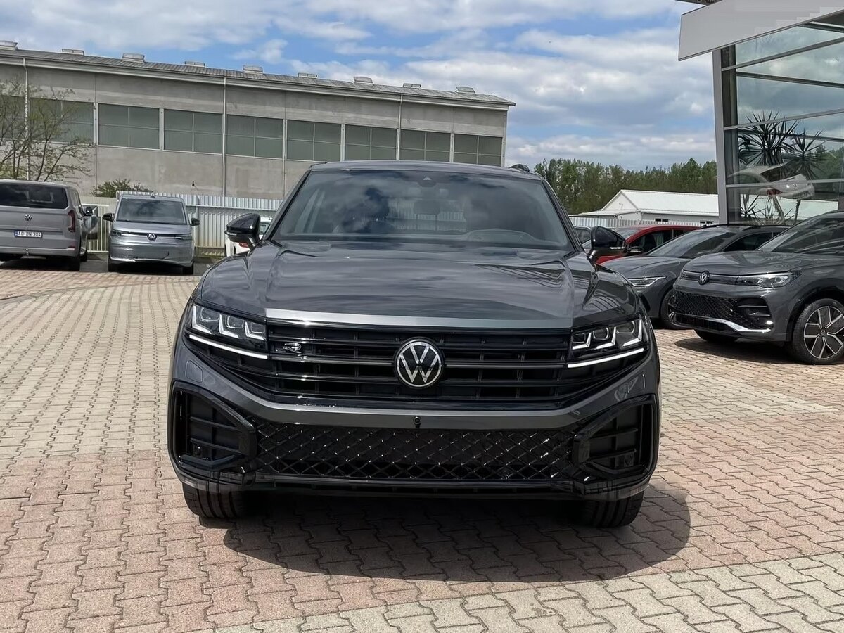 Открыть фотографии: Volkswagen Touareg III Рестайлинг