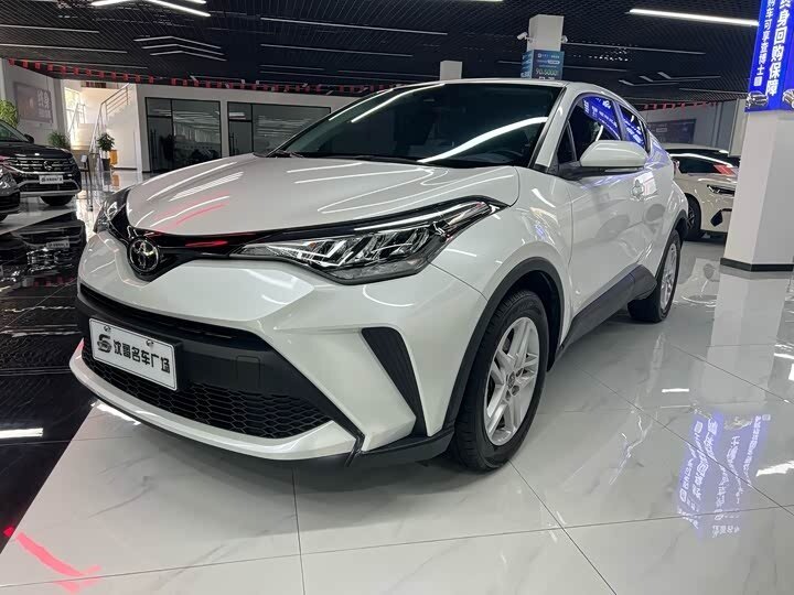 Открыть фотографии: Toyota C-HR I Рестайлинг