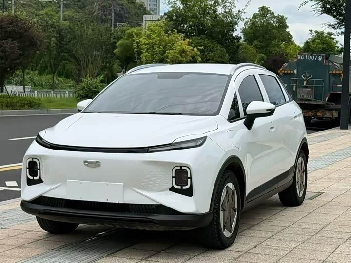 Открыть фотографии: Geely Geometry E