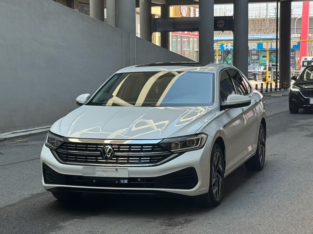 Открыть фотографии: Volkswagen Sagitar III Рестайлинг