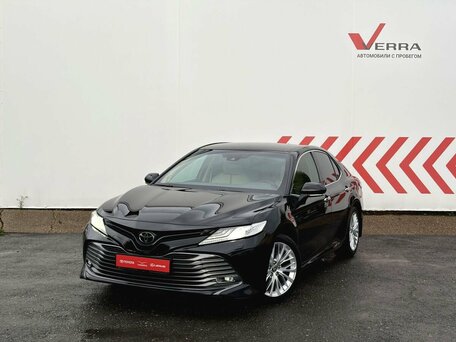 Toyota Camry VIII (XV70)