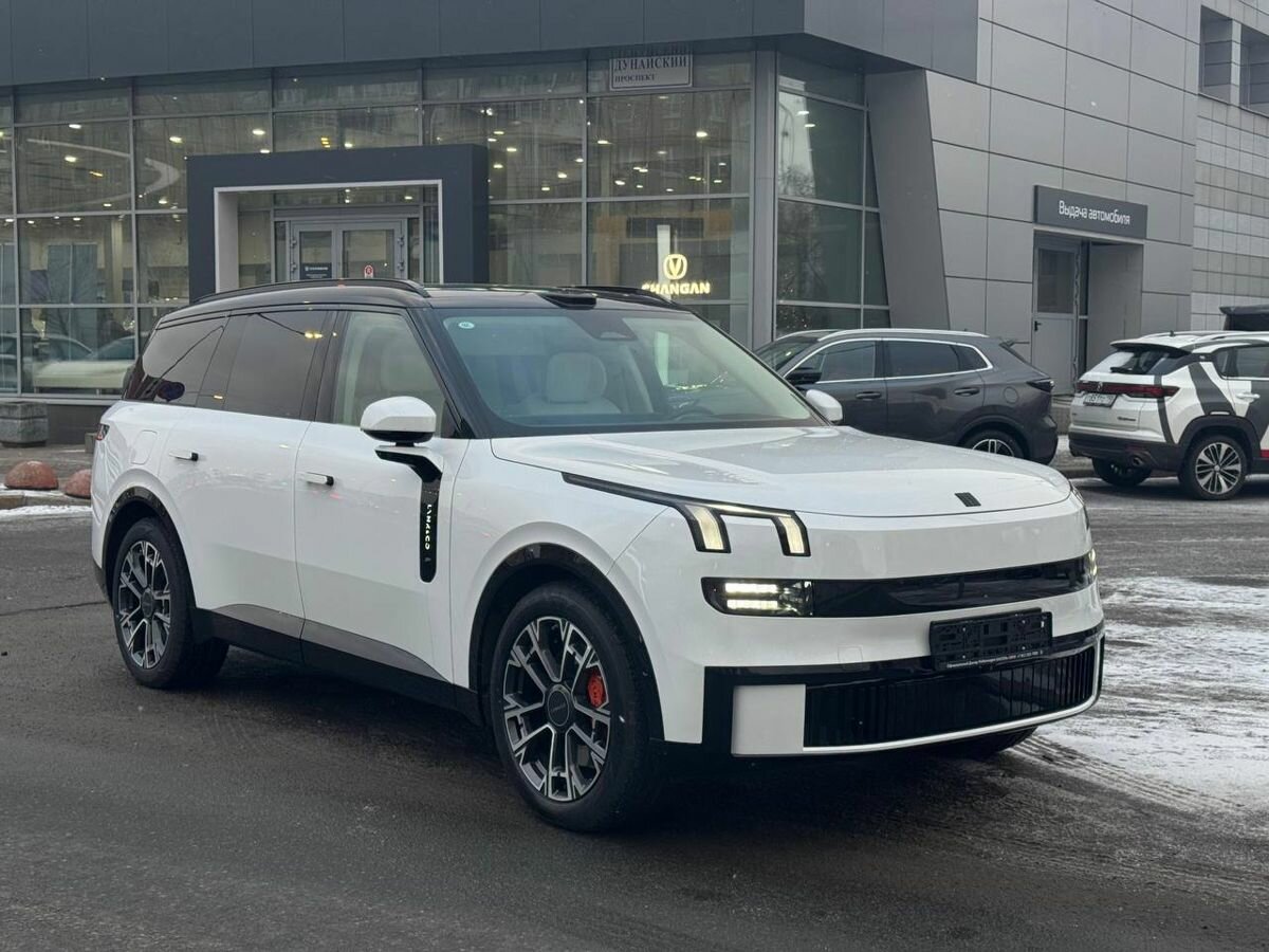 Lynk & Co 900