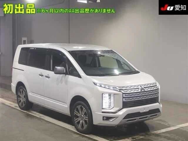 Открыть фотографии: Mitsubishi Delica D:5 I Рестайлинг