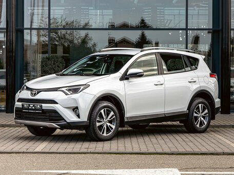 Toyota RAV4 IV (XA40) Рестайлинг