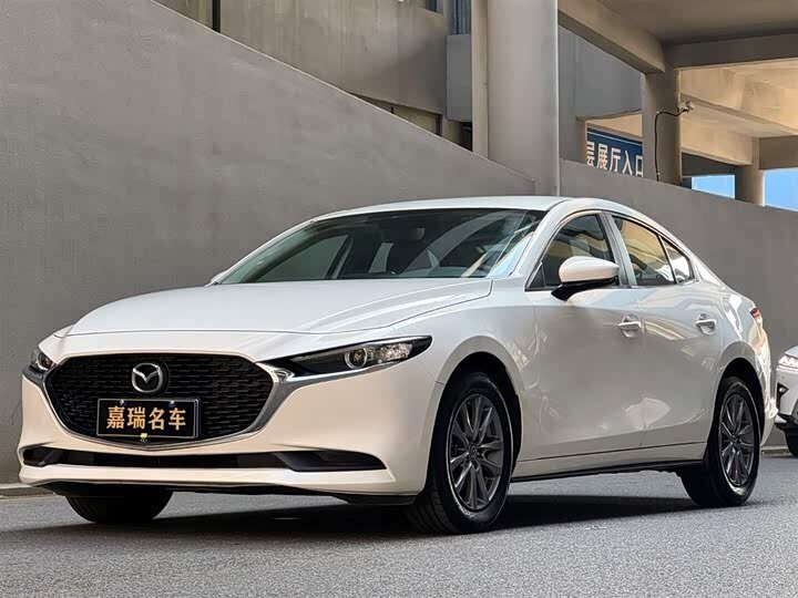 Открыть фотографии: Mazda 3 IV (BP)