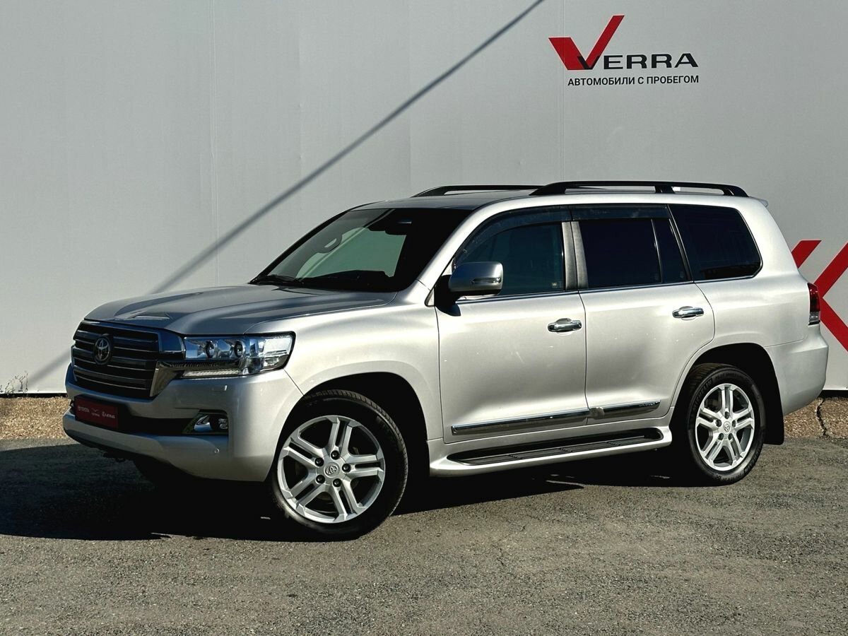 Открыть фотографии: Toyota Land Cruiser 200 Series Рестайлинг 2