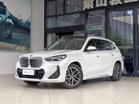 BMW iX1