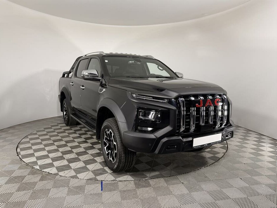 Открыть фотографии: JAC T9