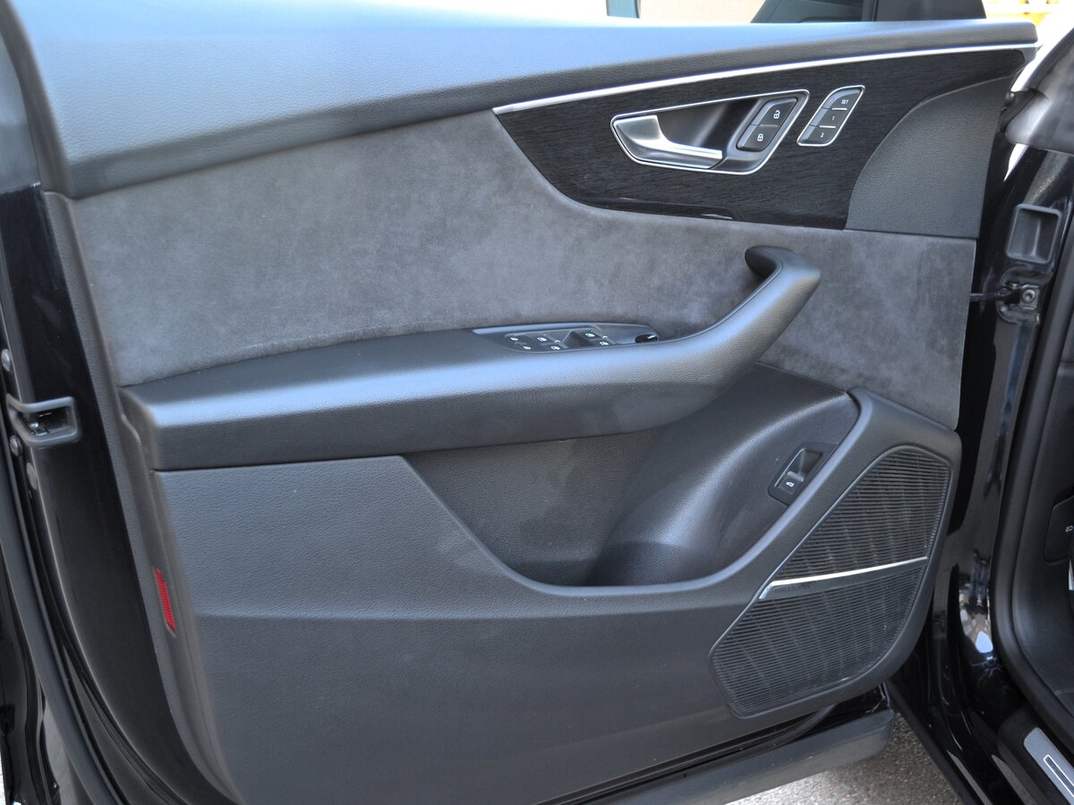 AUDI Q8 - фото 19