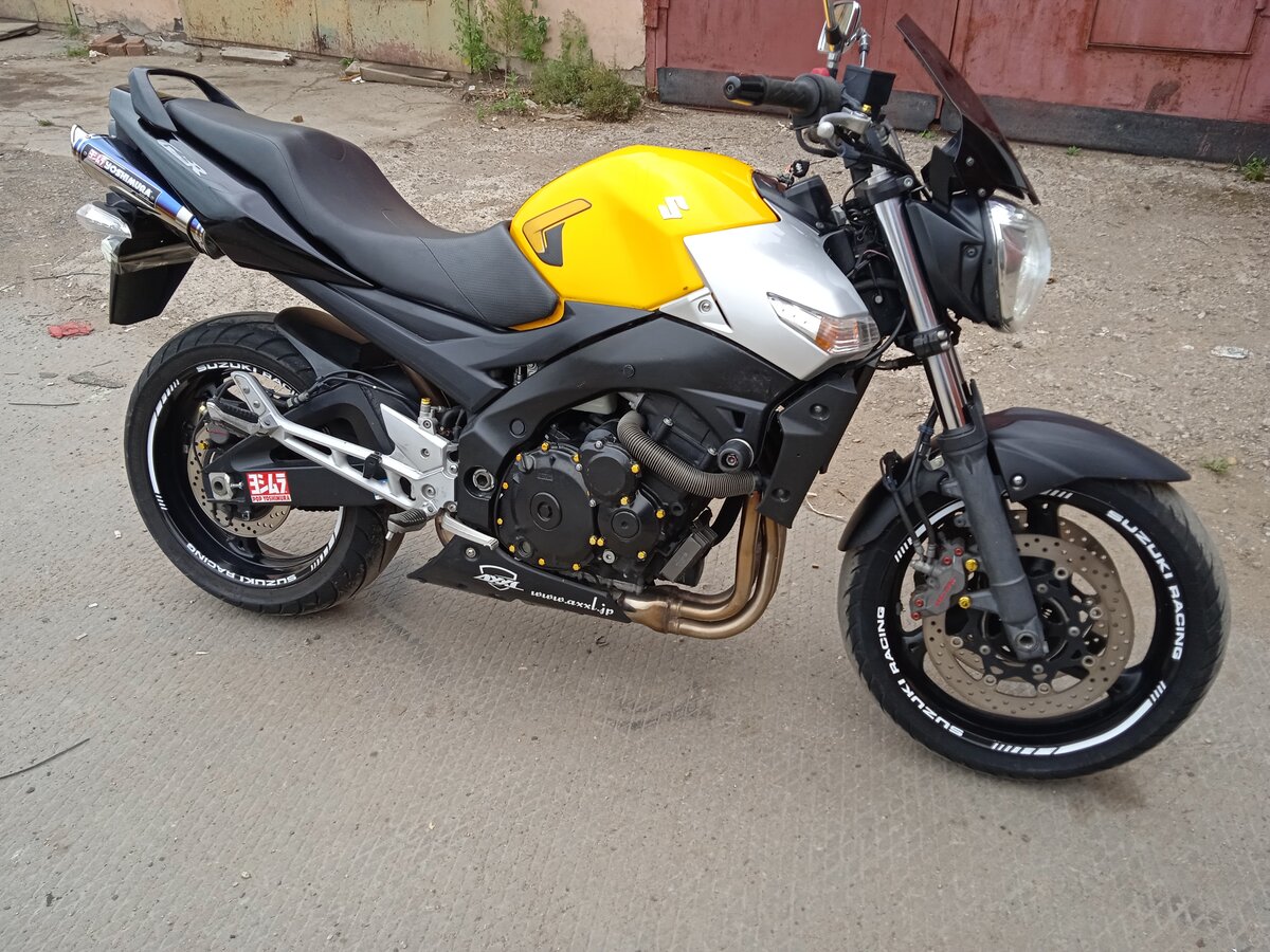 Suzuki GSR 400