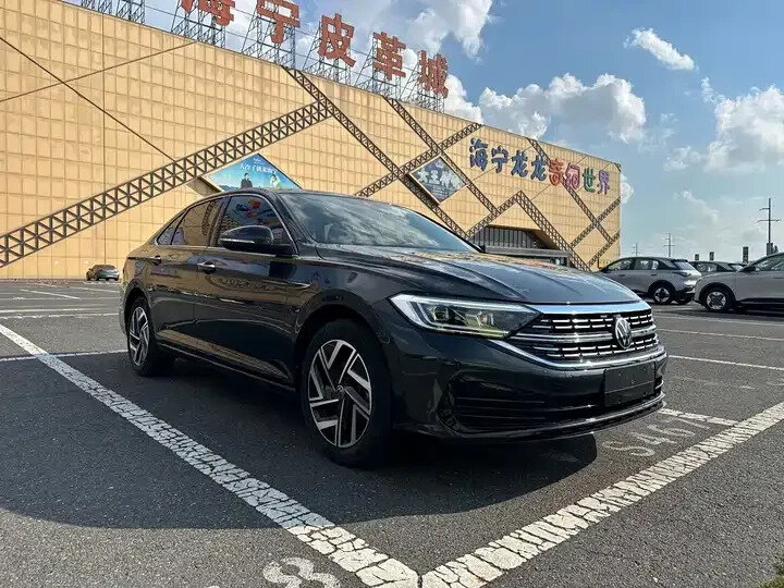 Открыть фотографии: Volkswagen Sagitar III Рестайлинг
