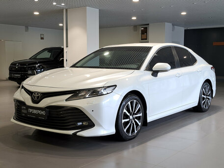 Toyota Camry VIII (XV70)